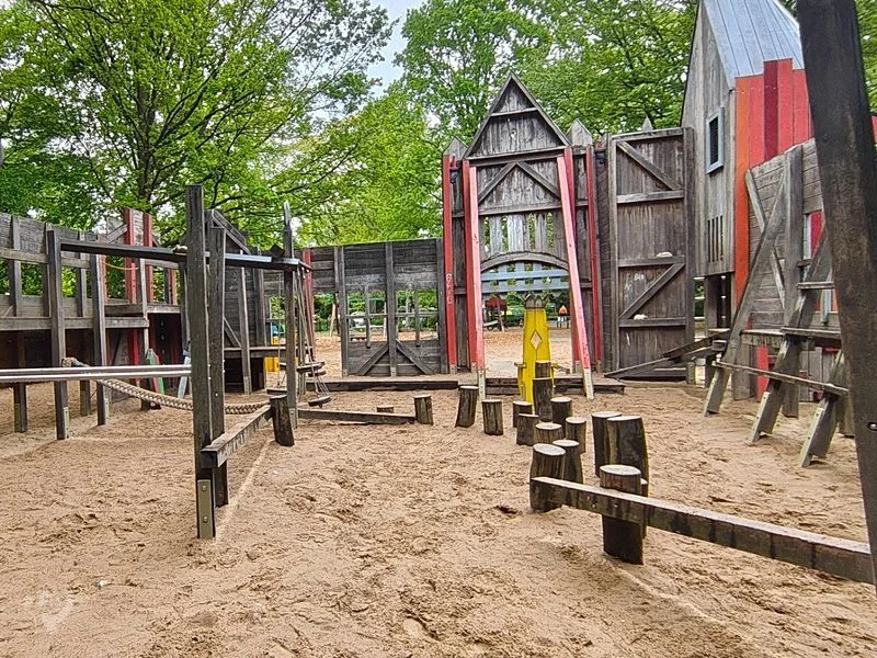 Spielplatz im Schlosspark Bergedorf – Bild 6