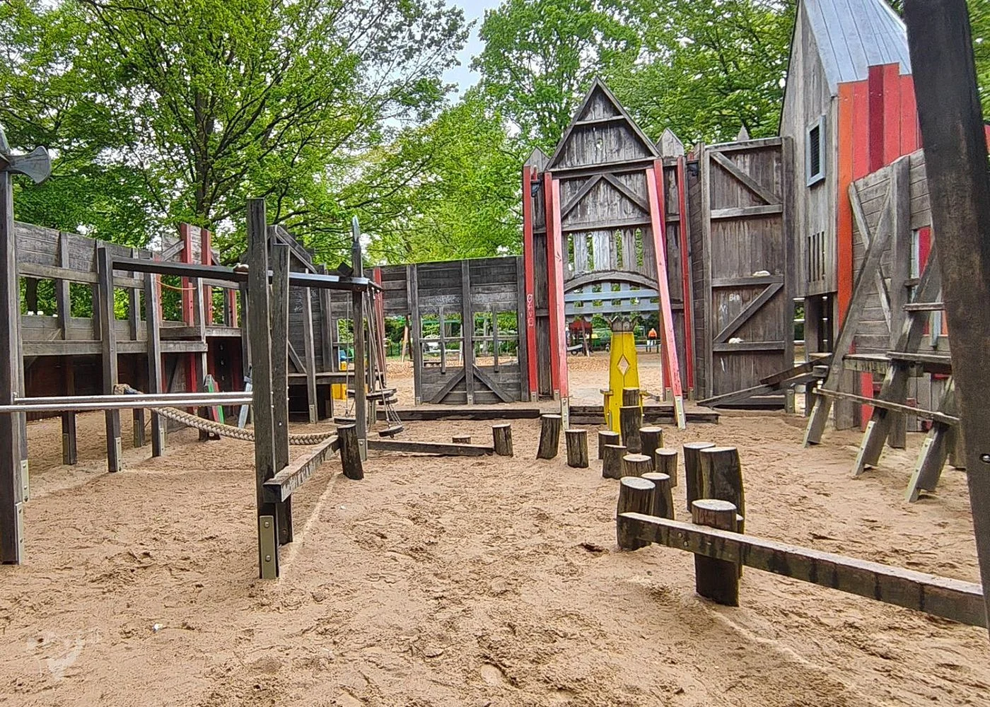 Spielplatz im Schlosspark Bergedorf – Foto 6