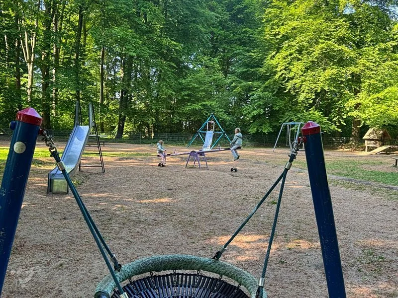Hirschpark und Spielplatz – Bild 11