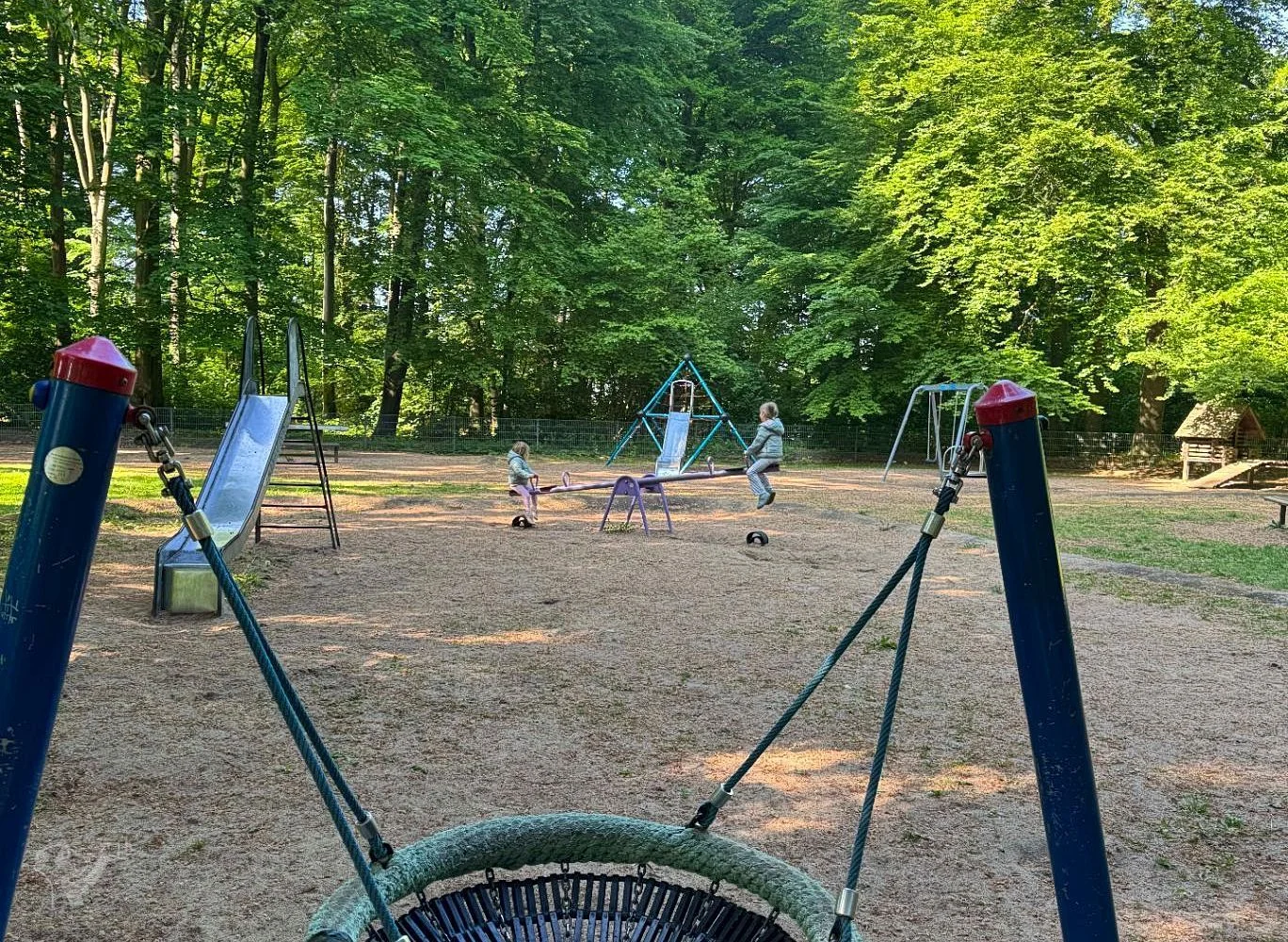 Hirschpark und Spielplatz – Foto 11