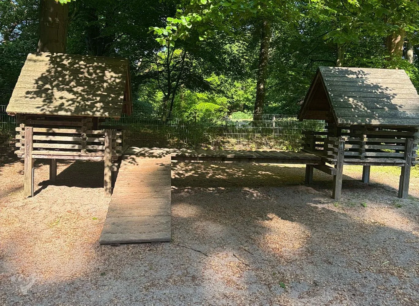 Hirschpark und Spielplatz – Foto 8