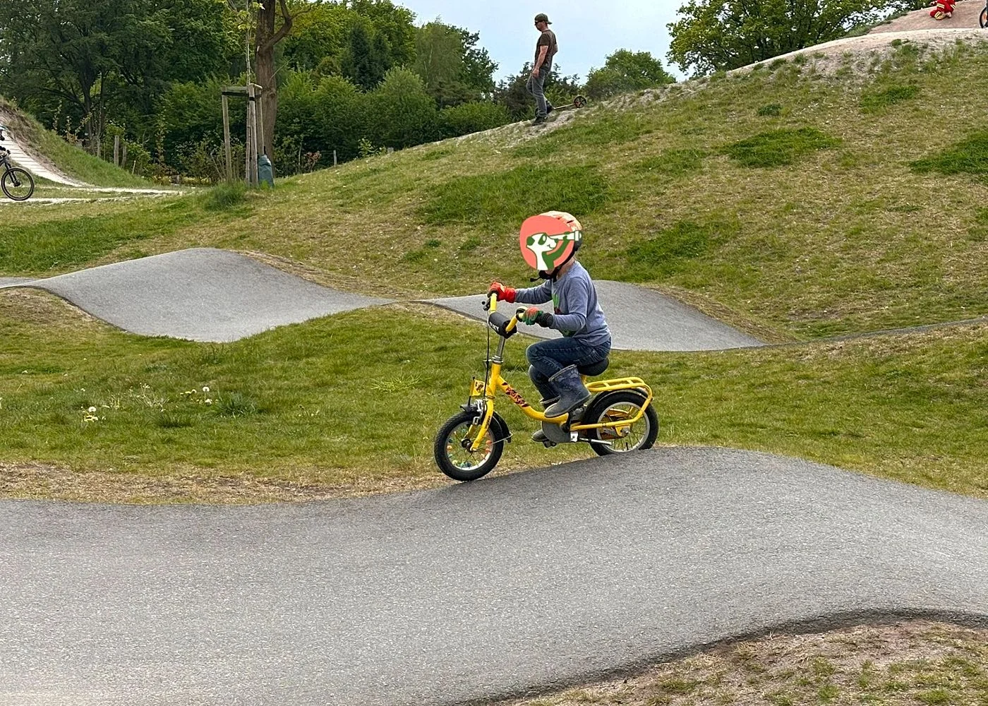 Asphalt Pumptrack & Bikepark – Foto 7