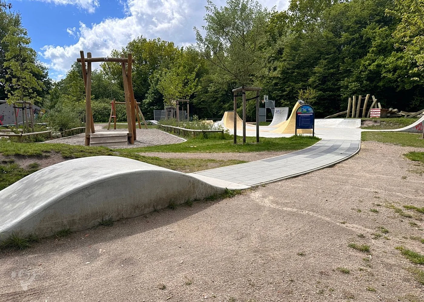 Spielplatz Wegenkamp mit Skaterpark Banane – Foto 3