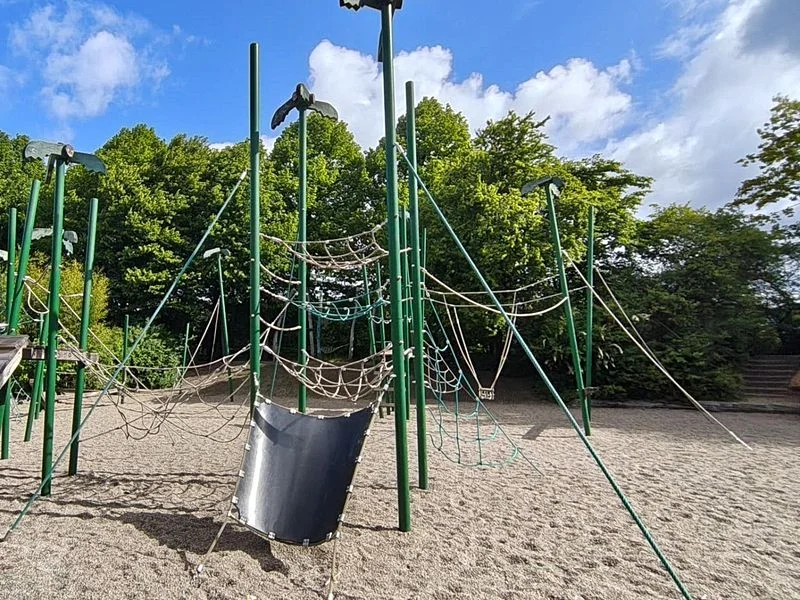 Dschungelspielplatz mit Giraffen-Rutsche – Bild 14