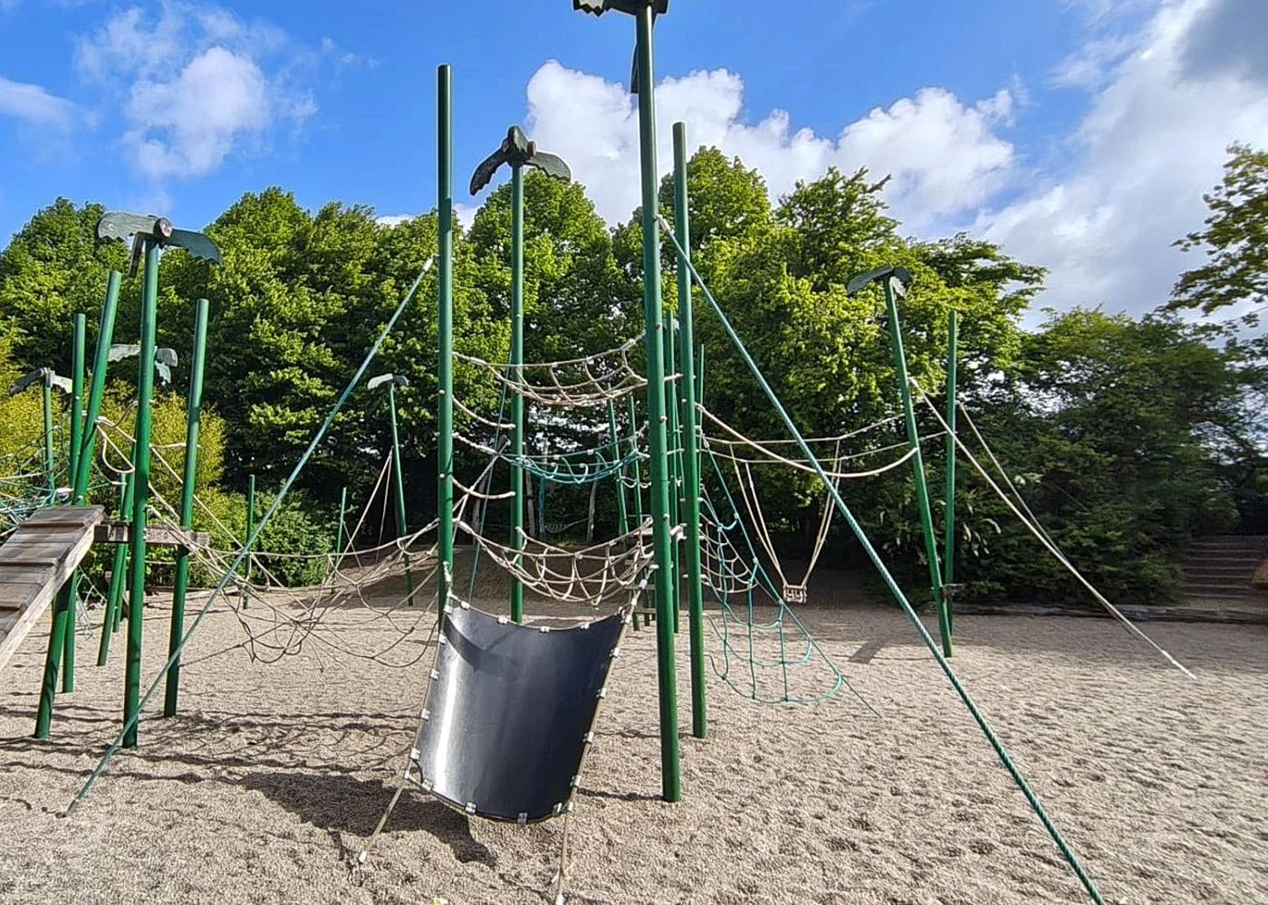 Dschungelspielplatz mit Giraffen-Rutsche – Foto 13