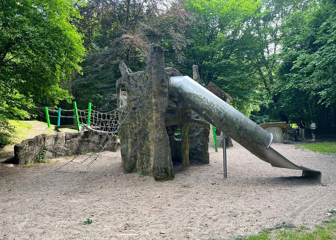 Waldspielplatz Teutonenweg (Pilzspielplatz) - der Schattenspender – Foto 9