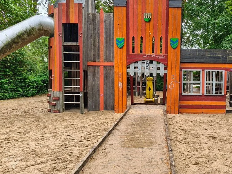 Spielplatz im Schlosspark Bergedorf