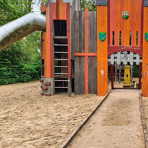 Spielplatz im Schlosspark Bergedorf