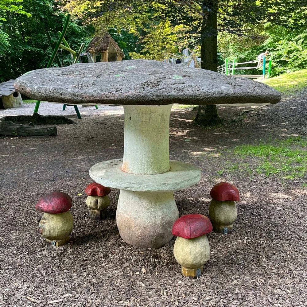 Waldspielplatz Teutonenweg (Pilzspielplatz) - der Schattenspender