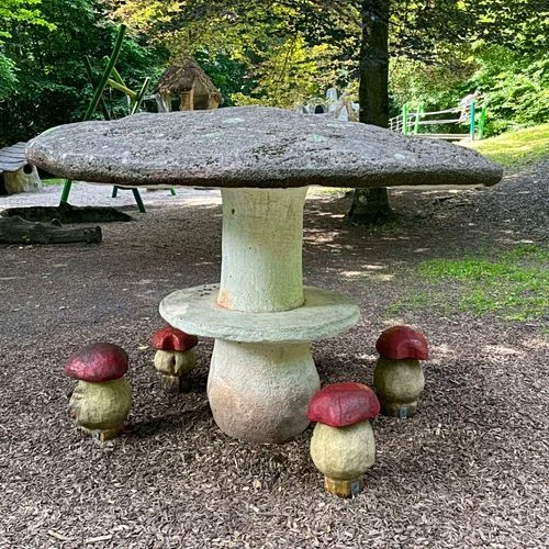Waldspielplatz Teutonenweg (Pilzspielplatz) - der Schattenspender