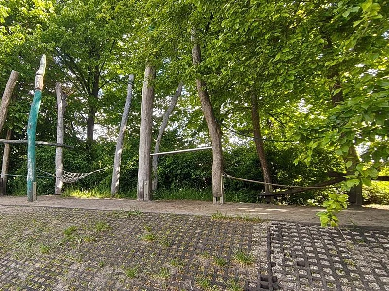 Dschungelspielplatz mit Giraffen-Rutsche – Bild 11