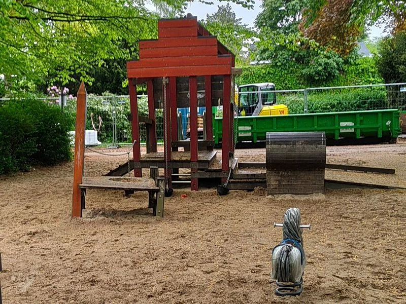 Spielplatz im Schlosspark Bergedorf – Bild 7