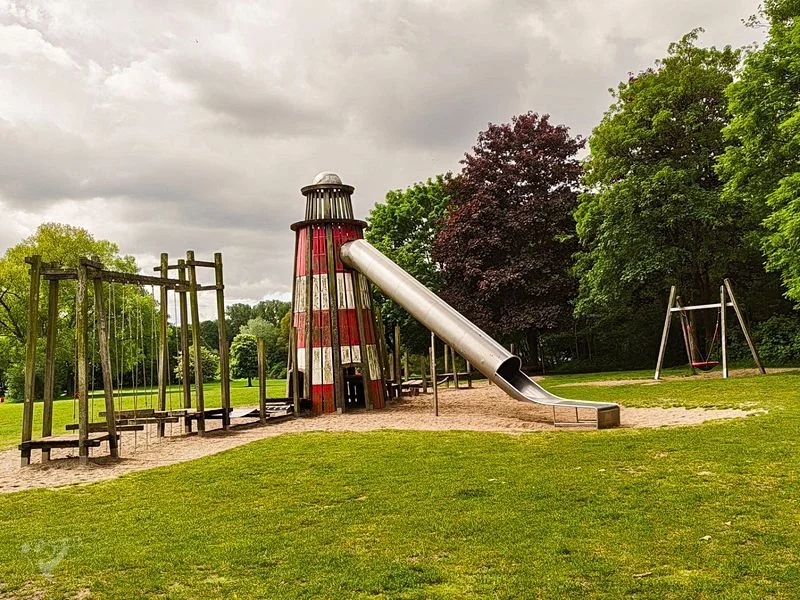 Leuchtturm Spielplatz im Öjendorfer Park – Bild 1