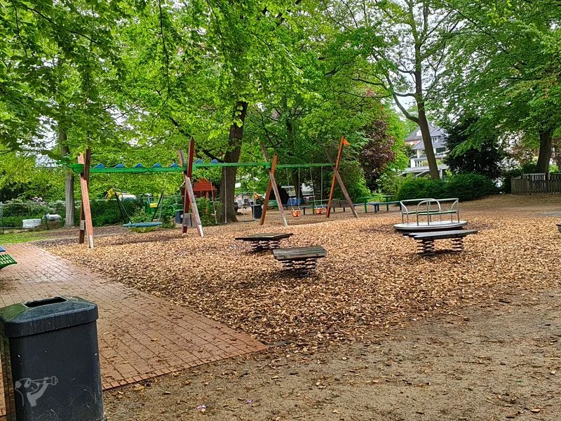 Spielplatz im Schlosspark Bergedorf – Bild 9