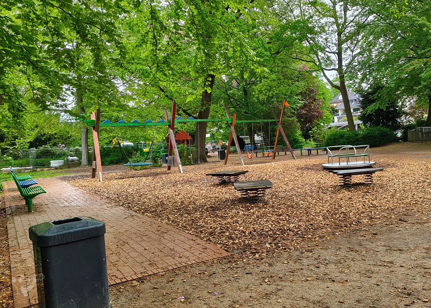 Spielplatz im Schlosspark Bergedorf – Foto 9