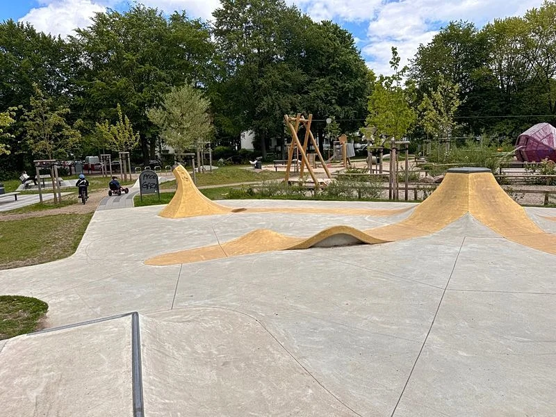 Spielplatz Wegenkamp mit Skaterpark Banane – Bild 5