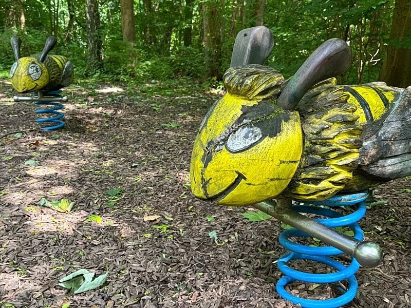Waldspielplatz Teutonenweg (Pilzspielplatz) - der Schattenspender – Bild 3