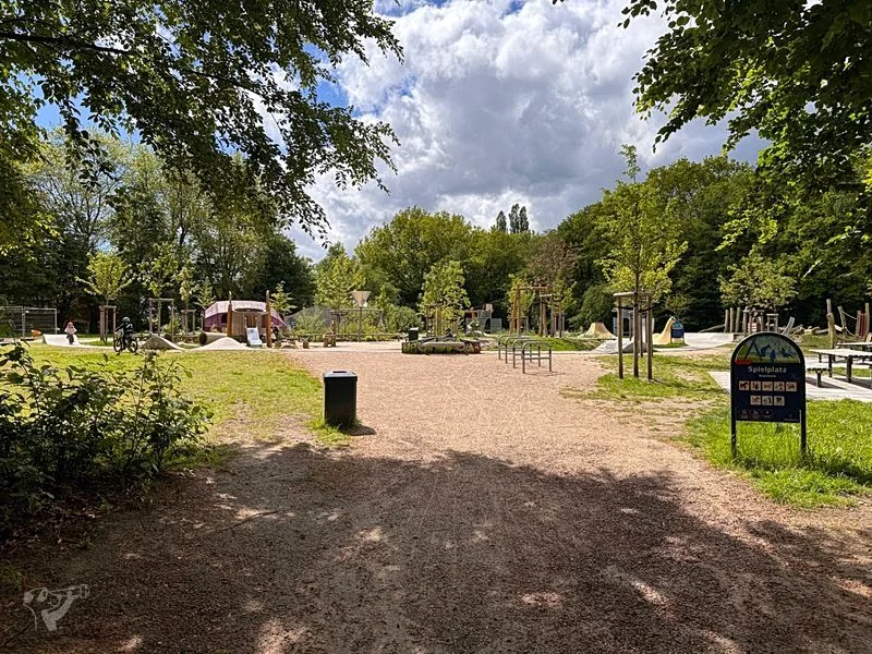Spielplatz Wegenkamp mit Skaterpark Banane – Bild 2