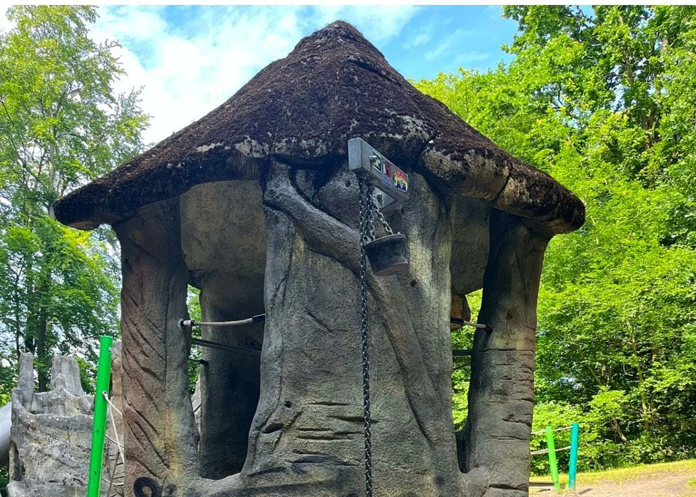 Waldspielplatz Teutonenweg (Pilzspielplatz) - der Schattenspender – Foto 5