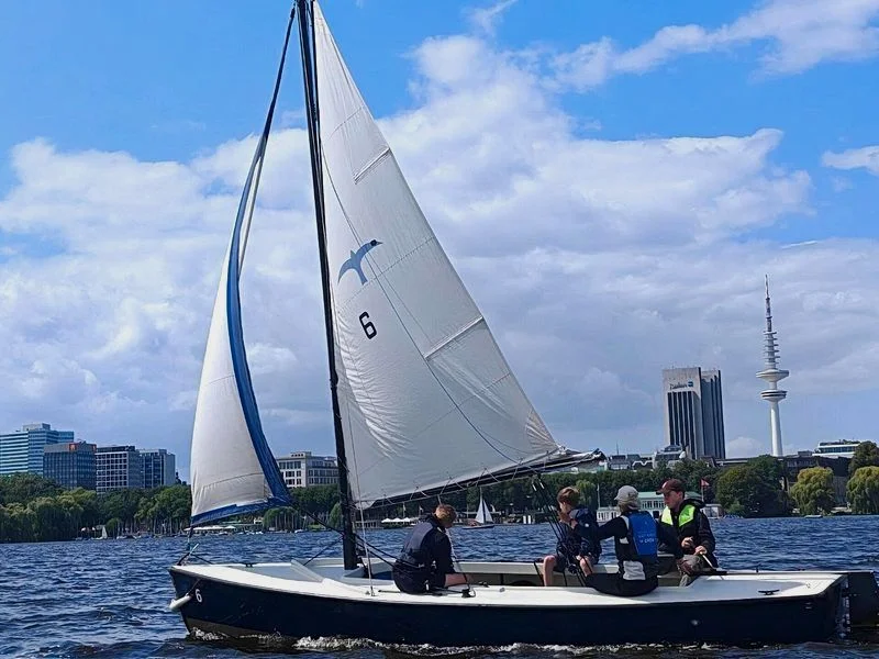 Segeln auf der Hamburger Außenalster