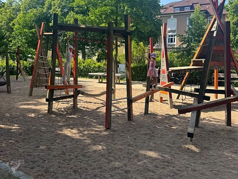 Spielplatz am Beseler Platz – Bild 11