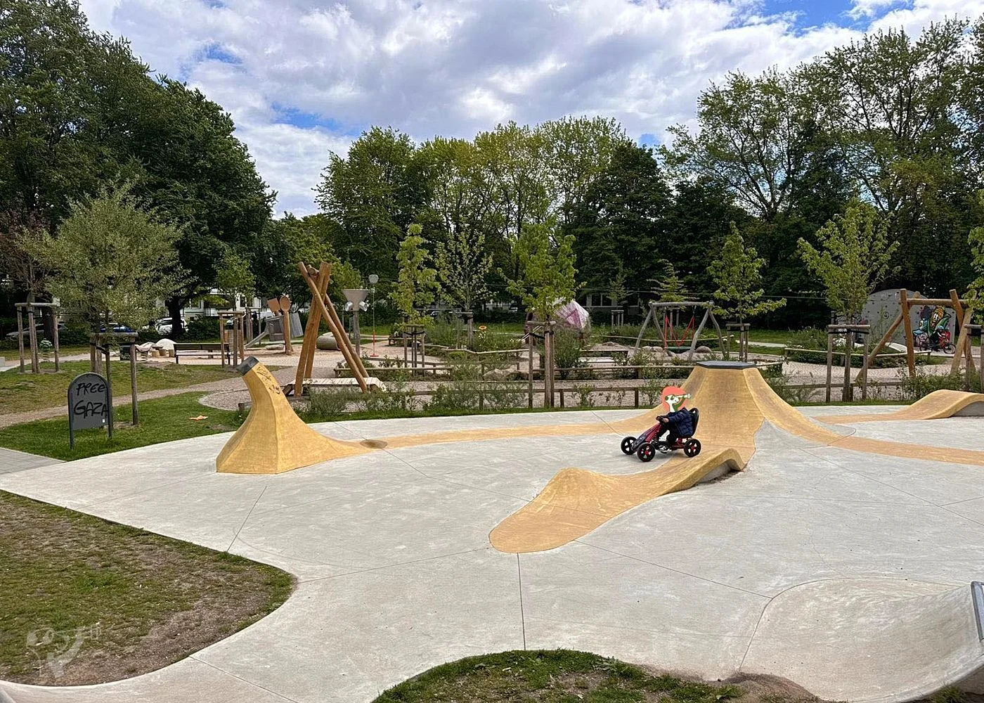 Spielplatz Wegenkamp mit Skaterpark Banane – Foto 4