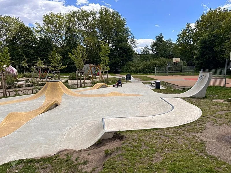 Spielplatz Wegenkamp mit Skaterpark Banane – Bild 6