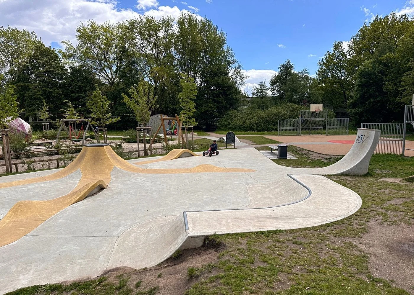 Spielplatz Wegenkamp mit Skaterpark Banane – Foto 6